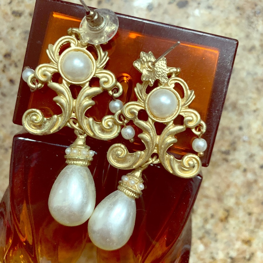 fashion earrings  golden metal material large size